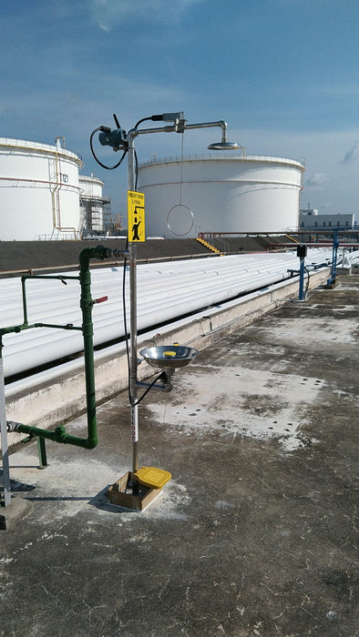 Spilldoc Combination Shower & Eyewash Station with Central Eyewash Spray SDSE304/CES